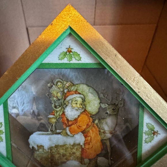 1979 Vintage Hallmark Santa Shadowbox Tree Trimmer Christmas Surprise Ornament - Picture 2 of 7